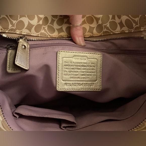 GUC Coach Champagne Gold Signature Stripe Zip-Top Tote - Picture 4 of 13